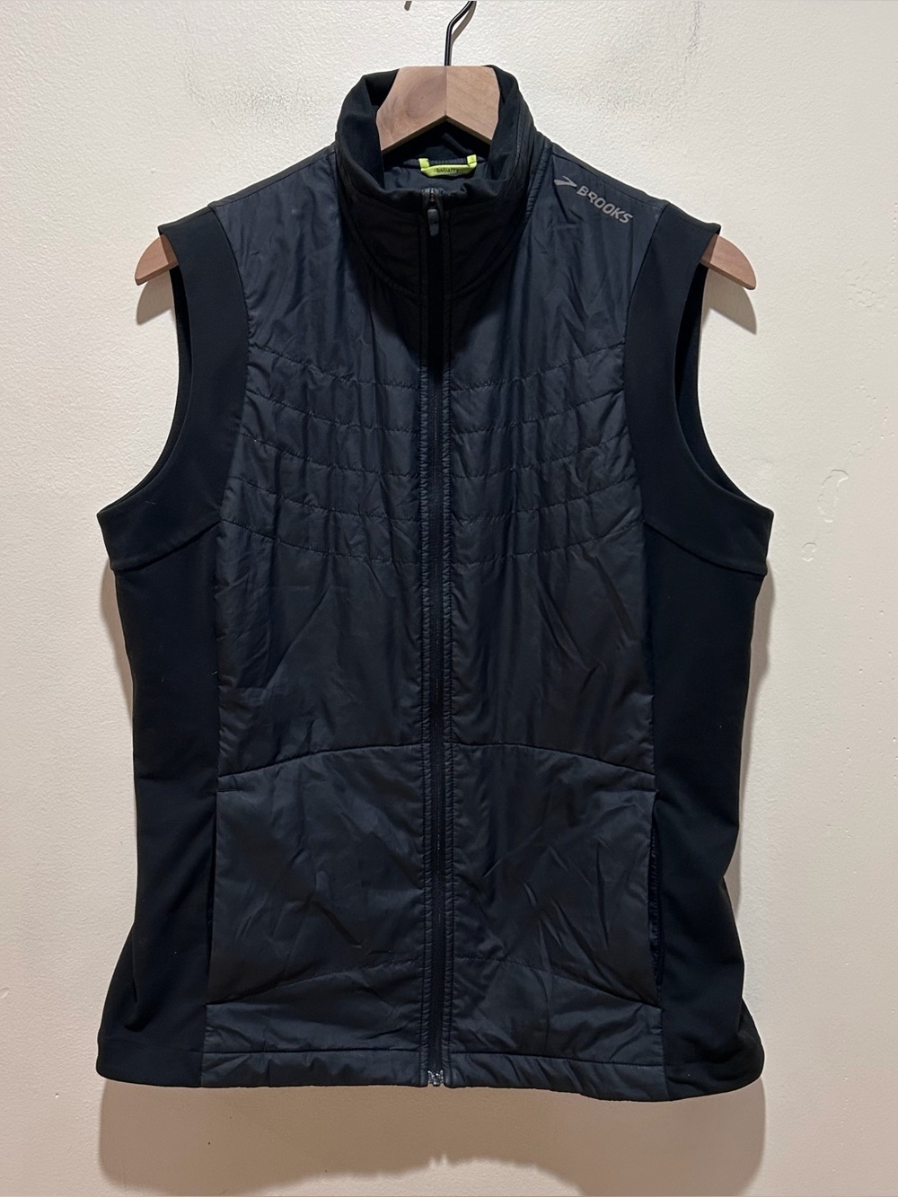 Brooks Run Happy Fusion Hybrid Black Vest w/ Full Zippered Front - Women’s Large